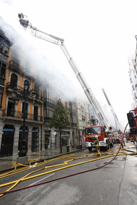 Incendio en la calle Uría de Oviedo