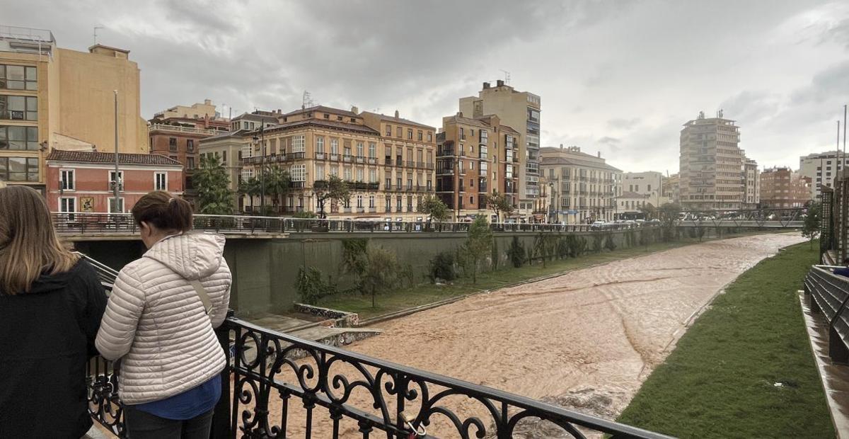 El Guadalmedina, con el cauce lleno