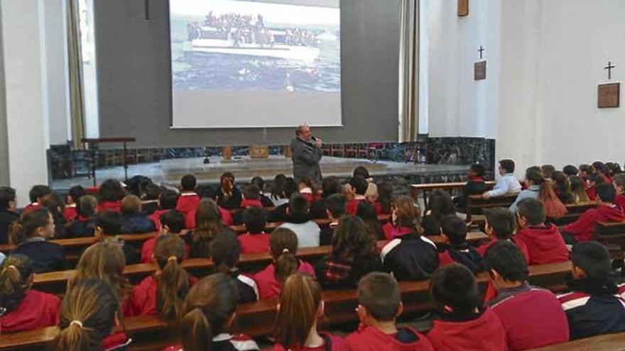 El col·legi Sant Pere, amb els refugiats