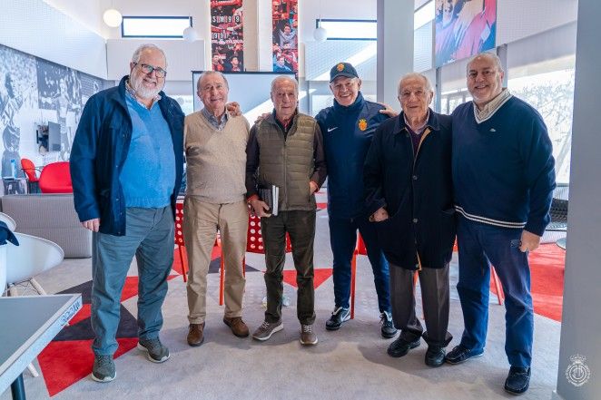 Los Alfonsinos visitan a los jugadores del Real Mallorca
