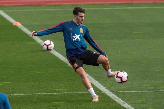 El defensa de la selección española Mario Hermoso, durante el entrenamiento de la selección española en la ciudad del Fútbol de Las Rozas