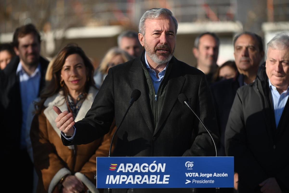 El candidato del PP al Gobierno de Aragón, Jorge Azcón, este viernes en el inicio de la campaña de los populares.