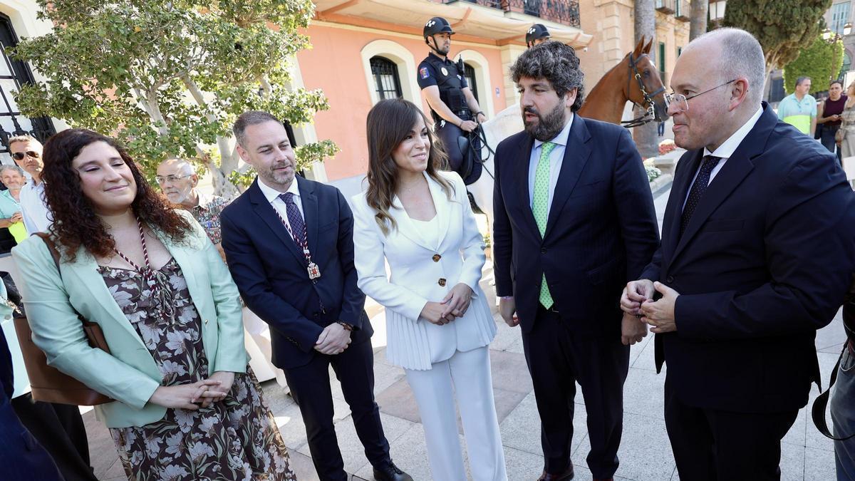 Rebeca Pérez, a su llegada al pleno extraordinario que la ha investido como alcaldesa