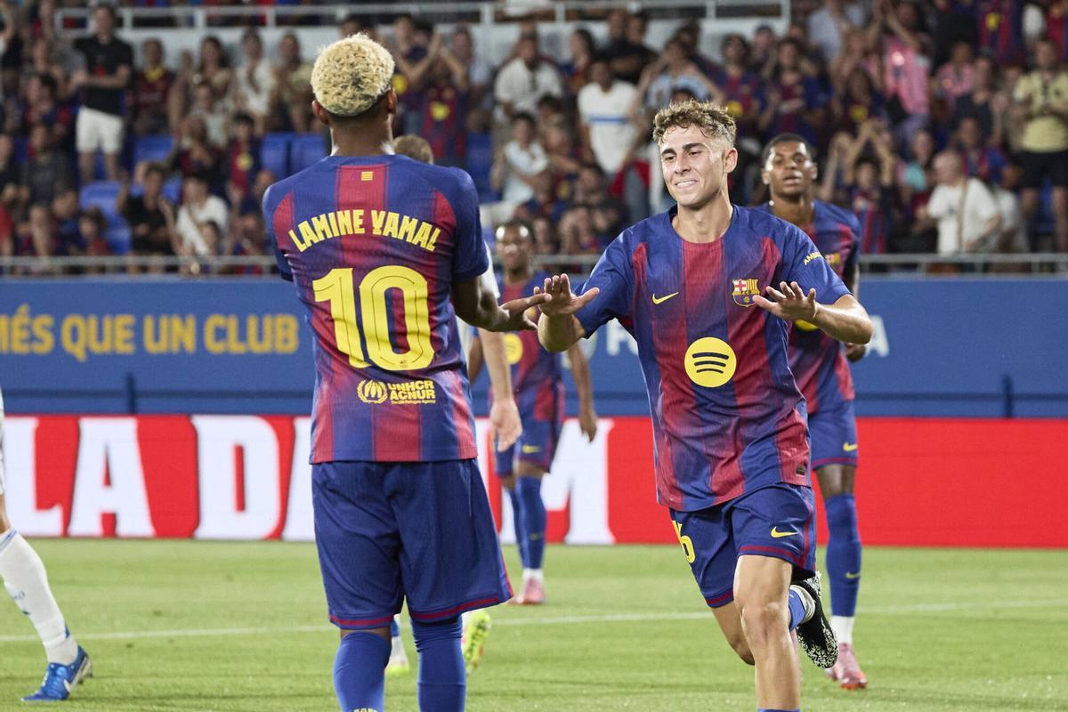 Fermín López y Lamine Yamal en el Barça-Como del Trofeu Joan Gamper.
