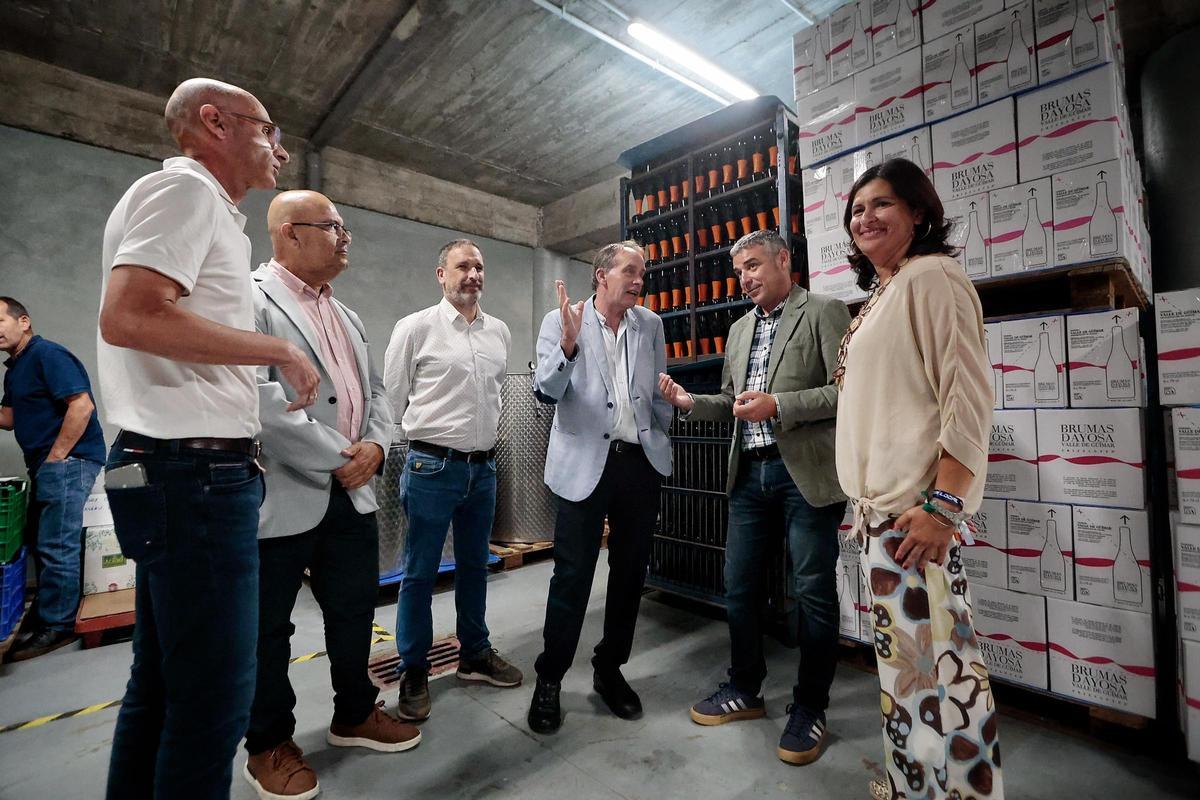 El consejero regional Narvay Quintero visita la Bodega Comarcal Valle de Güímar