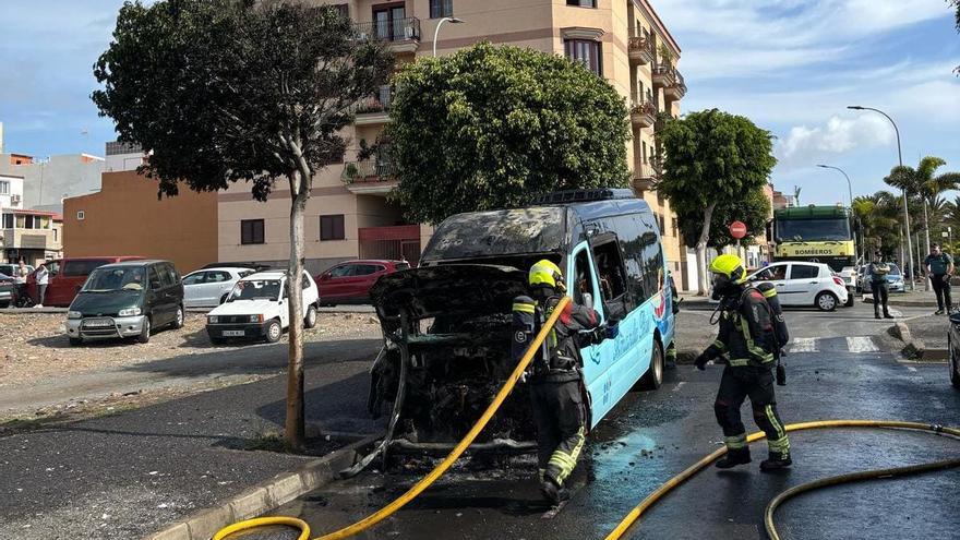 Incendio de una guagua en Gran Canaria