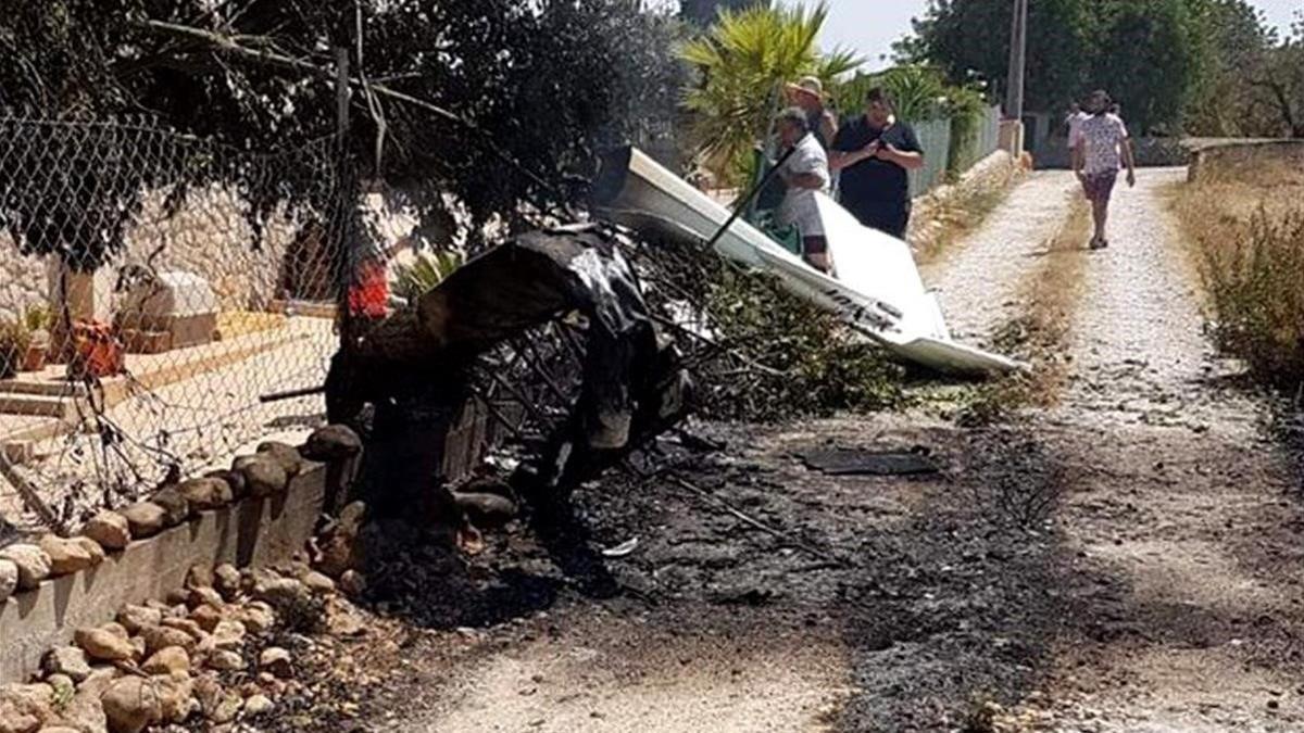 Restos del accidente entre una avioneta y un helicóptero en Mallorca.