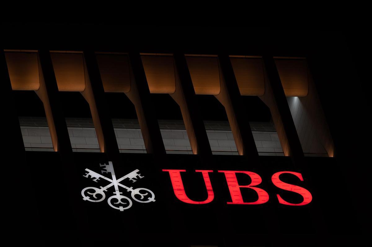 Fachada del banco UBS.