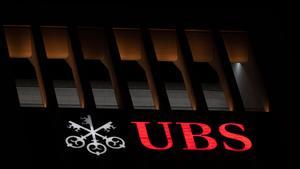 Fachada del banco UBS.