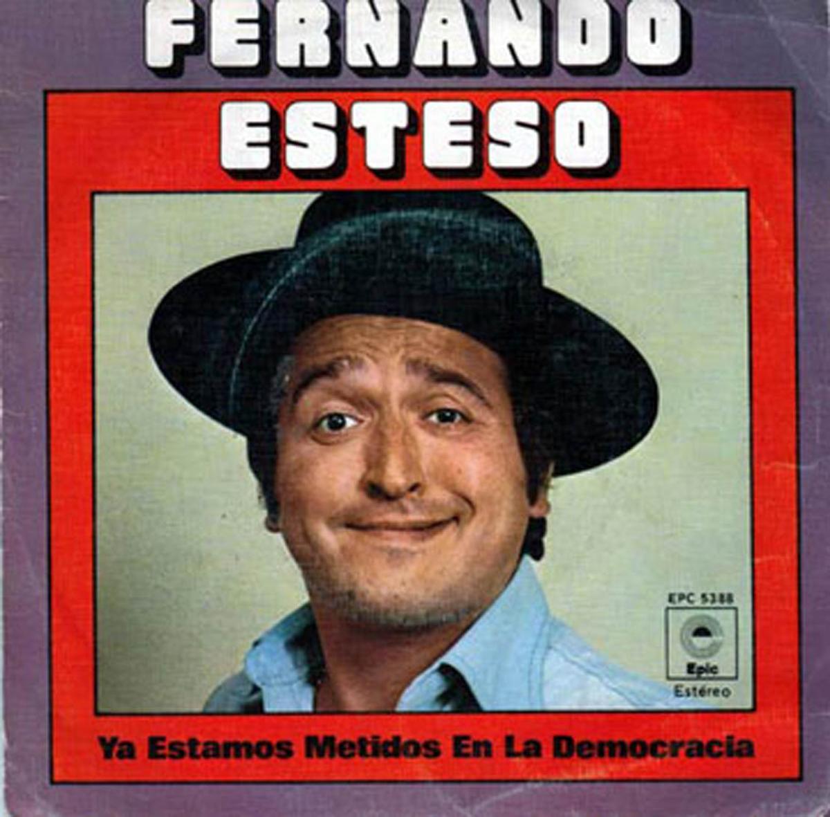 Portada del disco "ya estamos metidos en la democracia", de Fernando Esteso, publicada en el 2007