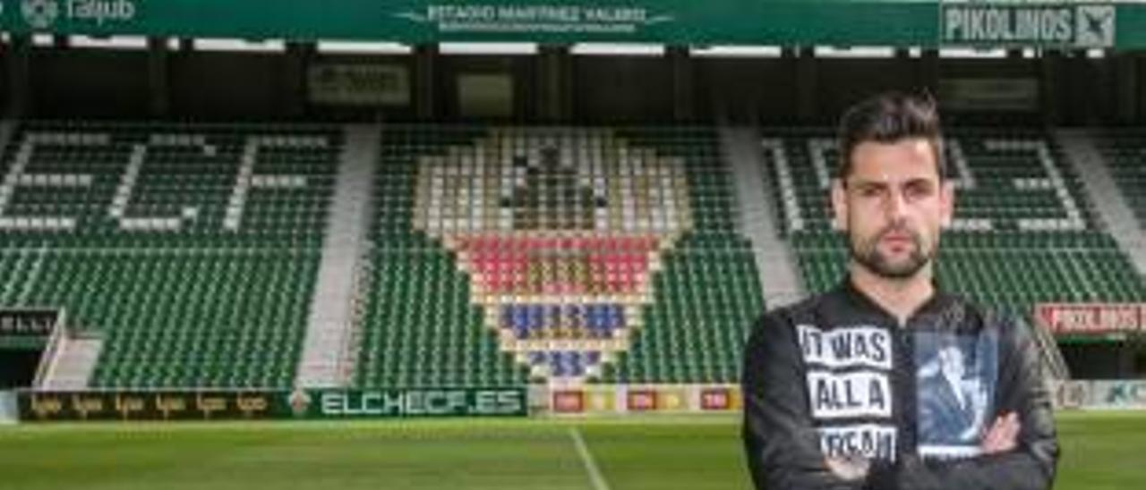 Albert Dorca, ayer, en el centro del estadio Martínez Valero.