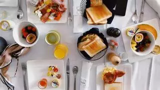 "¡Como en casa no, mejor!": el bar de Badalona a pie de playa aclamado por sus desayunos