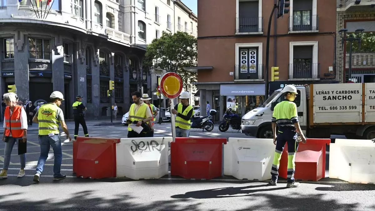 Las obras del Coso se suman al cierre de la plaza San Miguel: "La gente no está contenta, no han pensado en los peatones"