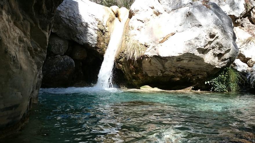 Una piscina natural de Málaga, entre las mejores de España para combatir el calor