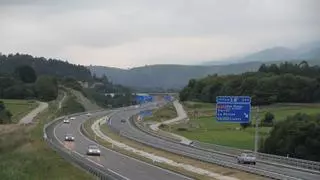 Muere un camionero mientras conducía por la Autovía del Cantábrico en Llanes, "probablemente, por causas naturales"