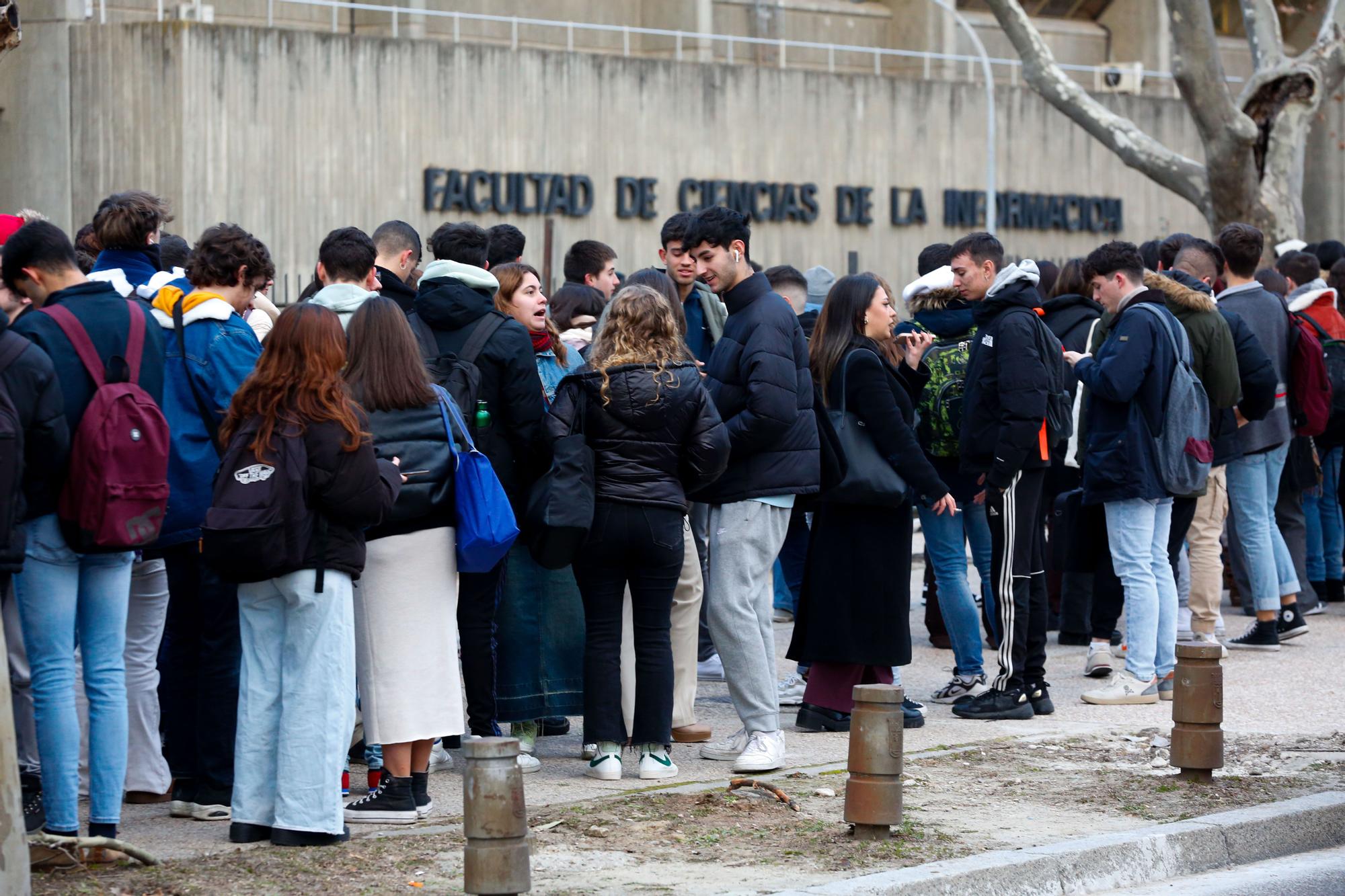 Ayuso será nombrada alumna ilustre de la UCM entre medidas de seguridad