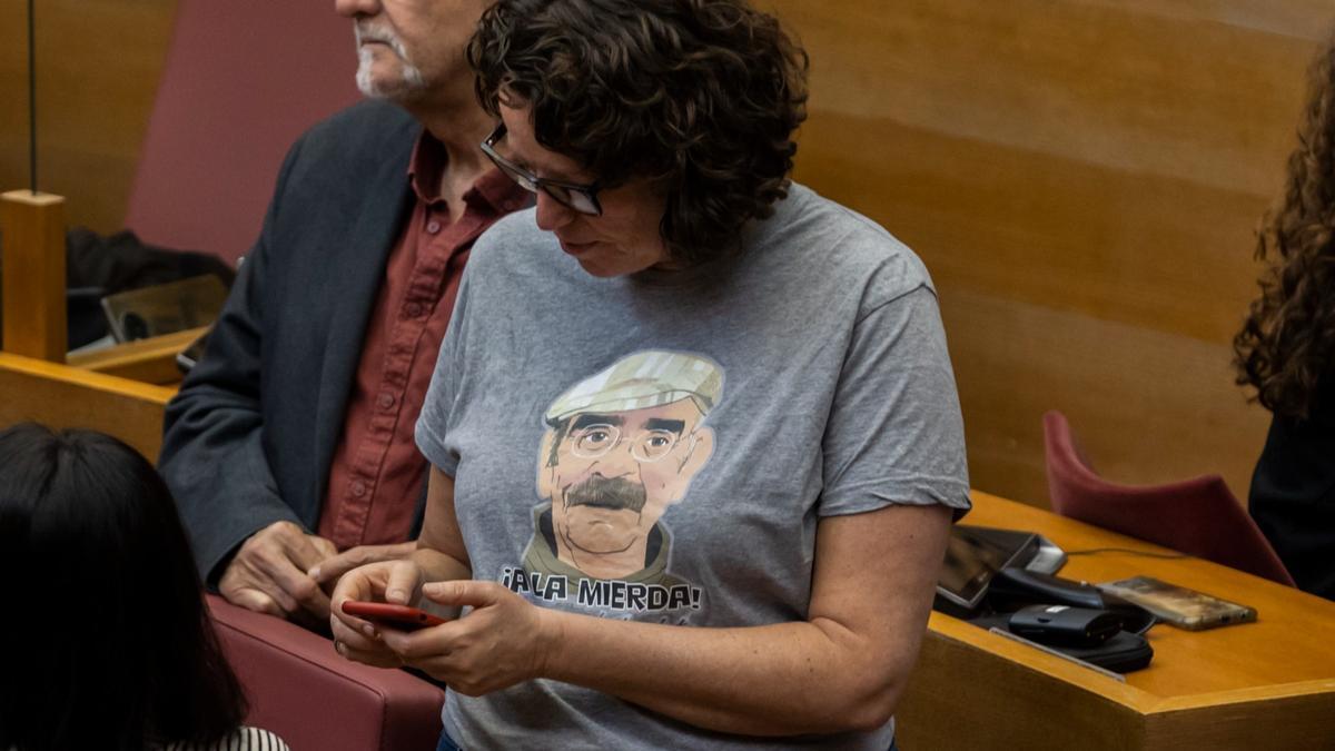 Beatriu Gascó con su camiseta de Labordeta.