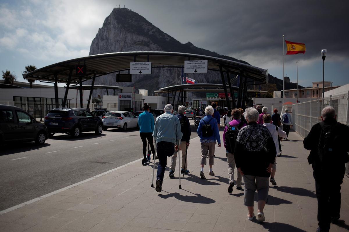 La frontera entre Gibraltar i la Línea de la Concepción aquest dilluns.