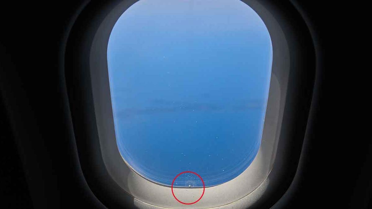 ¿Para qué sirve el pequeño agujero de las ventanillas de los aviones?