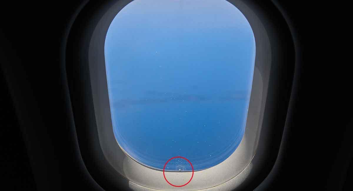 ¿Para qué sirve el pequeño agujero de las ventanillas de los aviones?