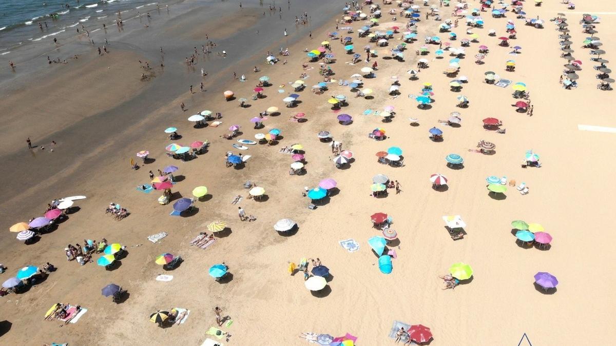 Vista aérea de una playa de Punta Umbría.