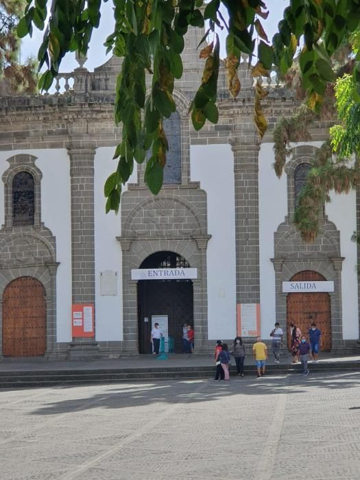 La Virgen del Pino baja de su camarín en Teror