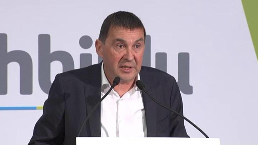 Otegi cree que el comunicado de ETA supone una "contribución definitiva a la paz"