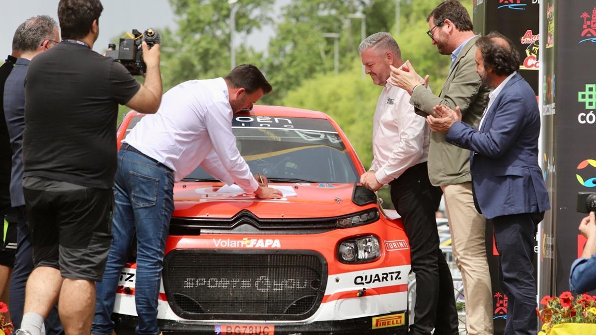 Firma del contrato de entrada del Rallye Sierra Morena en el Europeo.