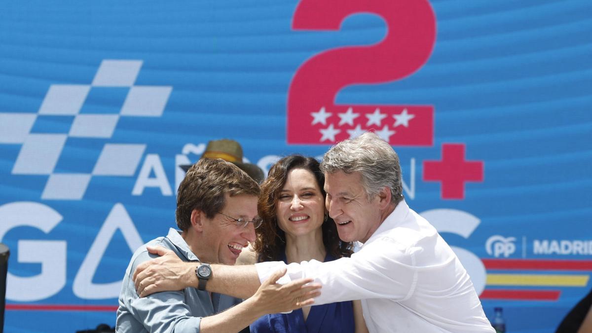 Ayuso agradece la "paciencia" de Feijóo y su labor "en tiempos de inversión de la verdad"