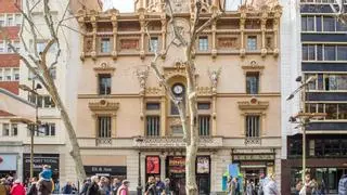 Barcelona homenajea a George Orwell con una placa en la Rambla
