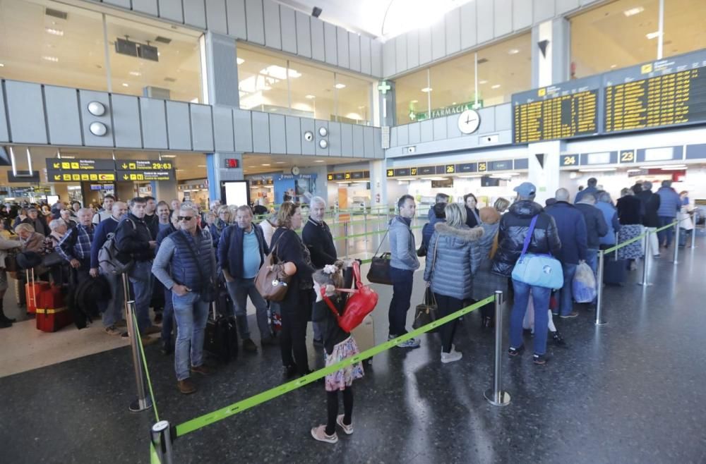 Manises absorbe los vuelos desviados desde Alicante por el incendio del Altet