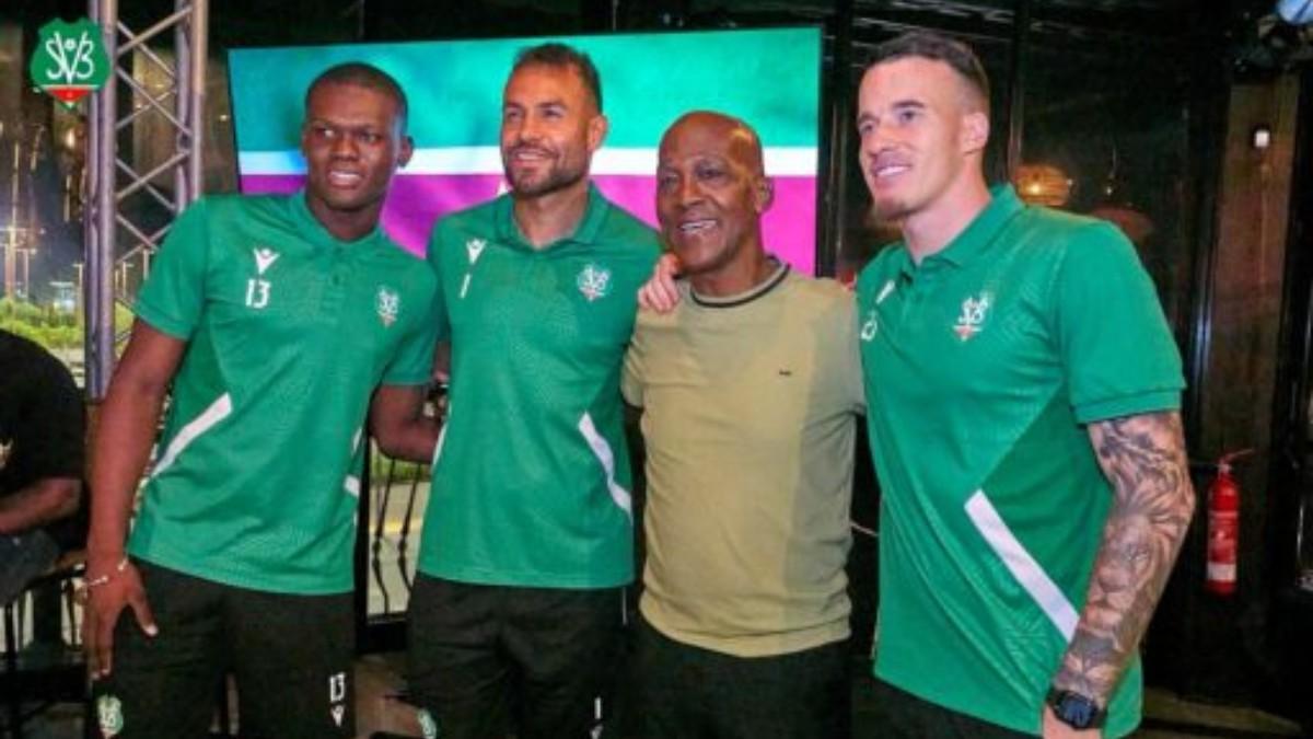 Los jugadores de Surinam durante una cena de equipo