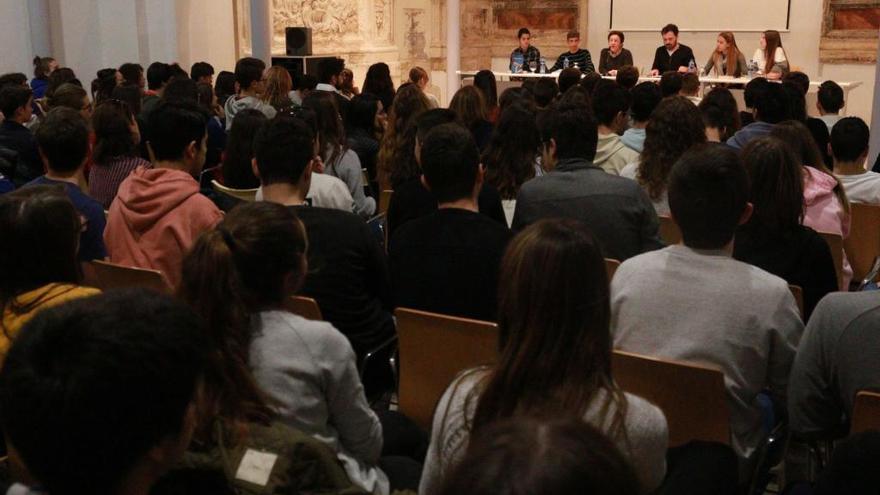 Encuentros literarios en la biblioteca.