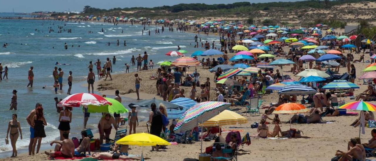 Así dan la bienvenida a la nueva normalidad las playas de Arenales del Sol