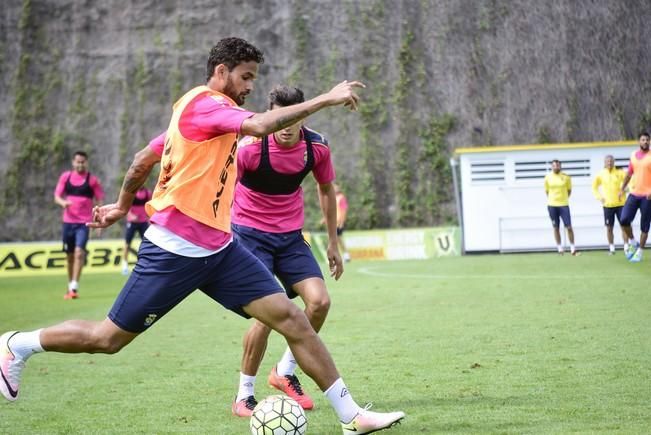 Entrenamiento de la UD LAS PALMAS en Barranco ...