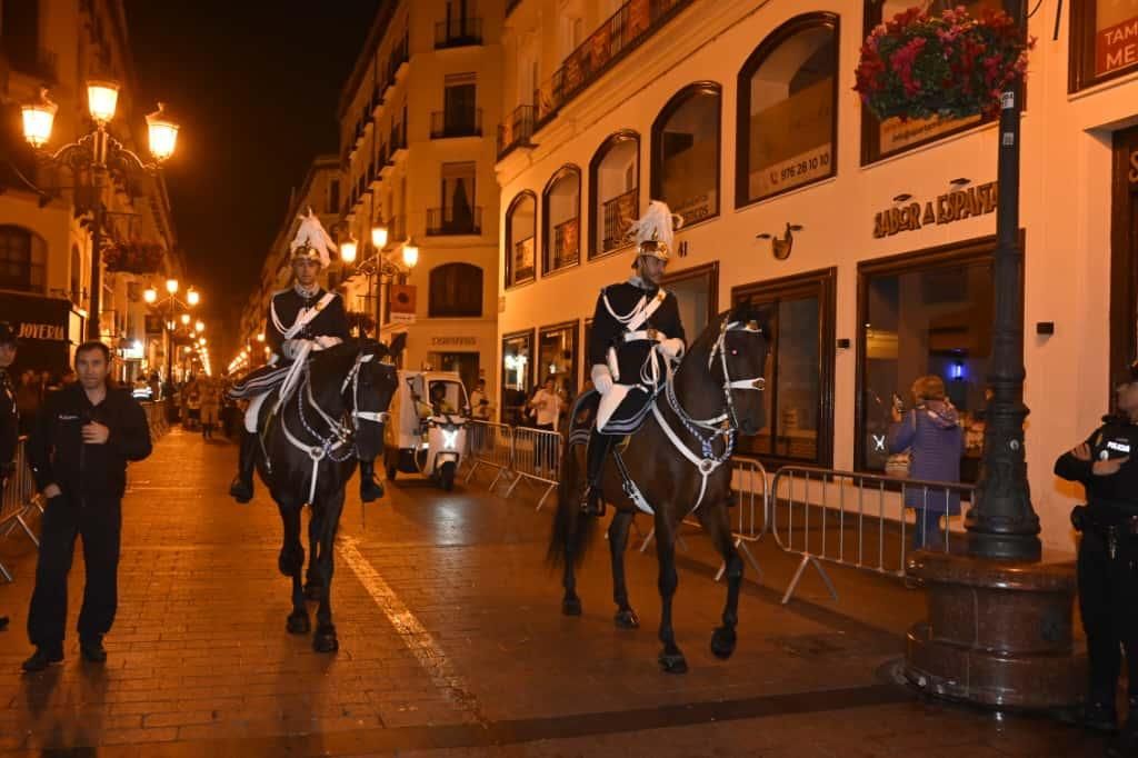 En imágenes | Zaragoza vive su día grande con la Ofrenda de Flores a la Virgen del Pilar