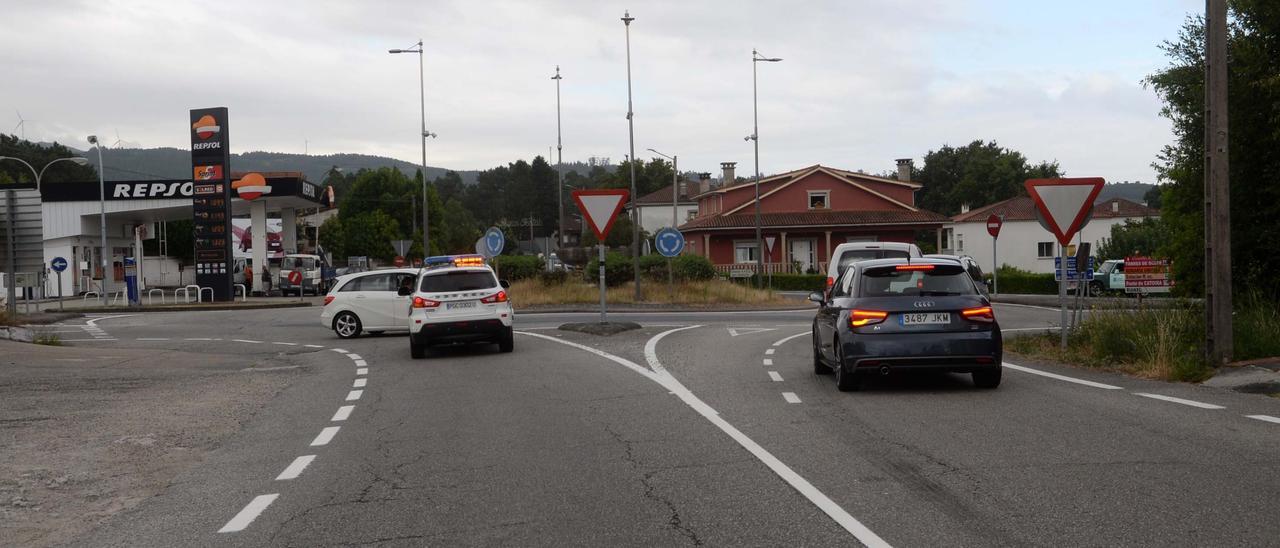 Más de 9.000 vehículos al día transitan por la carretera PO-548 entre Vilagarcía y Catoira.