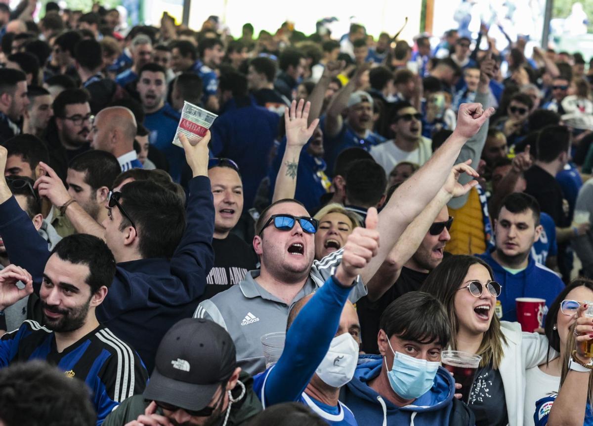 Una imagen de las celebraciones del aniversario del Oviedo la temporada pasada. | IRMA COLLÍN