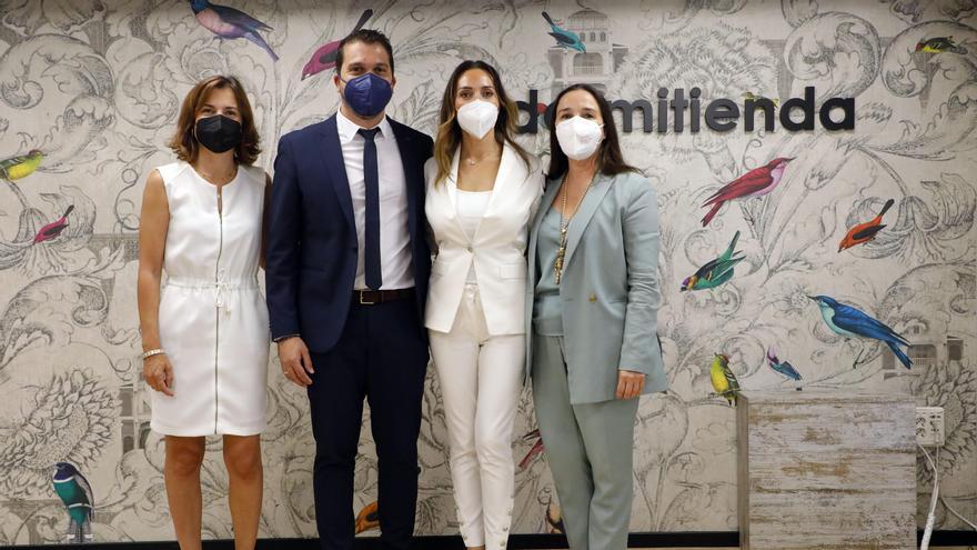 Mónica Duart junto al equipo directivo de la nueva fundación que encabeza.