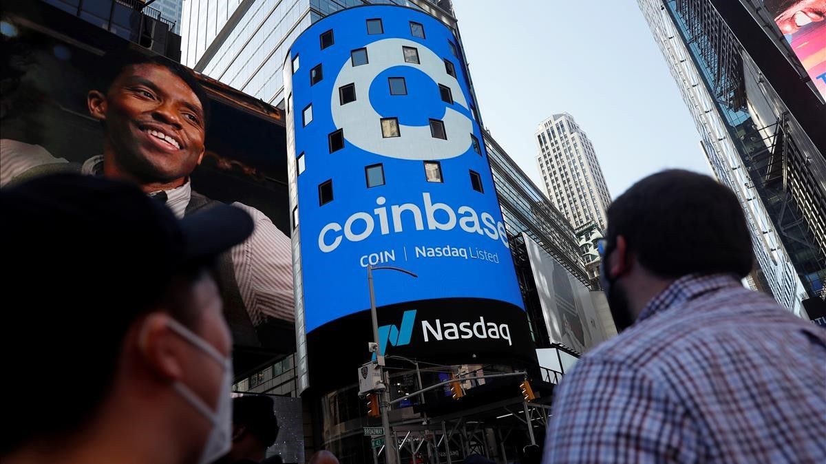 FILE PHOTO  People watch as the logo for Coinbase Global Inc  the biggest U S  cryptocurrency exchange  is displayed on the Nasdaq MarketSite jumbotron at Times Square in New York  U S   April 14  2021  REUTERS Shannon Stapleton File Photo