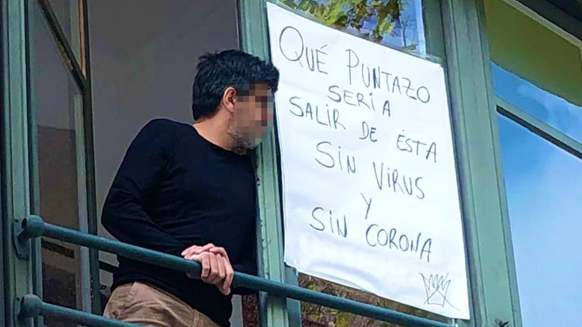 Pancarta en un edificio de Barcelona