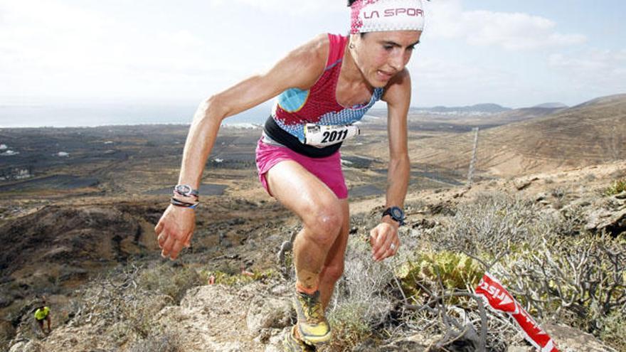 La tinerfeña Raquel Rivero se hizo con el triunfo en la Haría Extreme 2015.