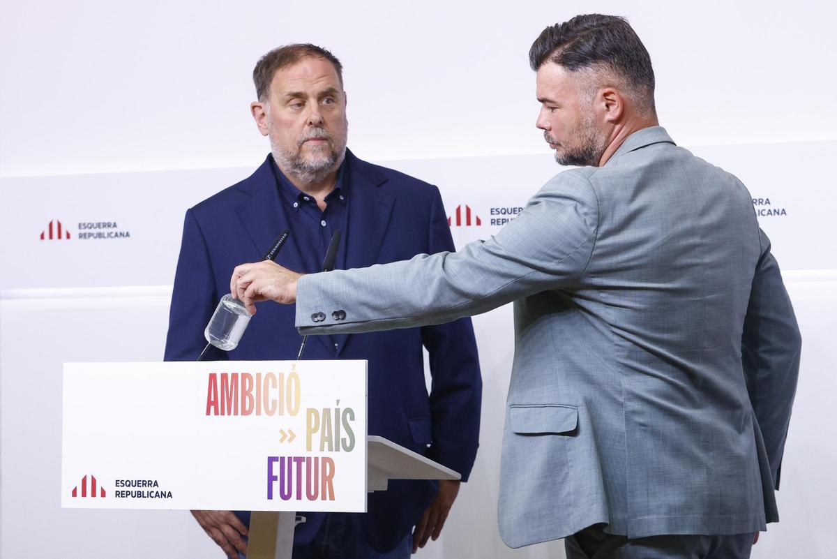 Oriol Junqueras y Gabriel Rufián en setiembre de 2025, cuando presentaron la ley de ERC sobre el IRPF.
