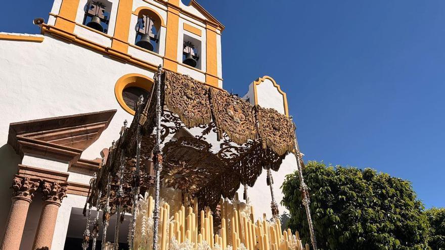 Vídeo | Salida de la Virgen de la Salud de la parroquia de San Gonzalo este Lunes Santo