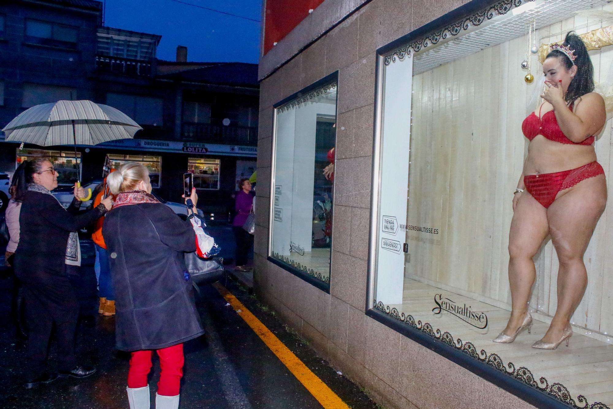 Maniquís de carne y hueso para vender lencería en Meaño