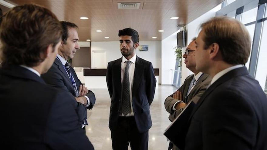 Nasser Al-Thani estuvo presente en el desayuno financiero ofrecido a la prensa en La Rosaleda.