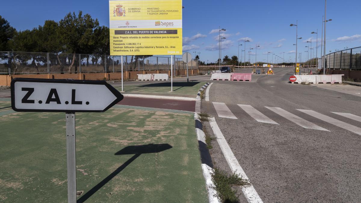 La ZAL del puerto ya está completamente urbanizada.