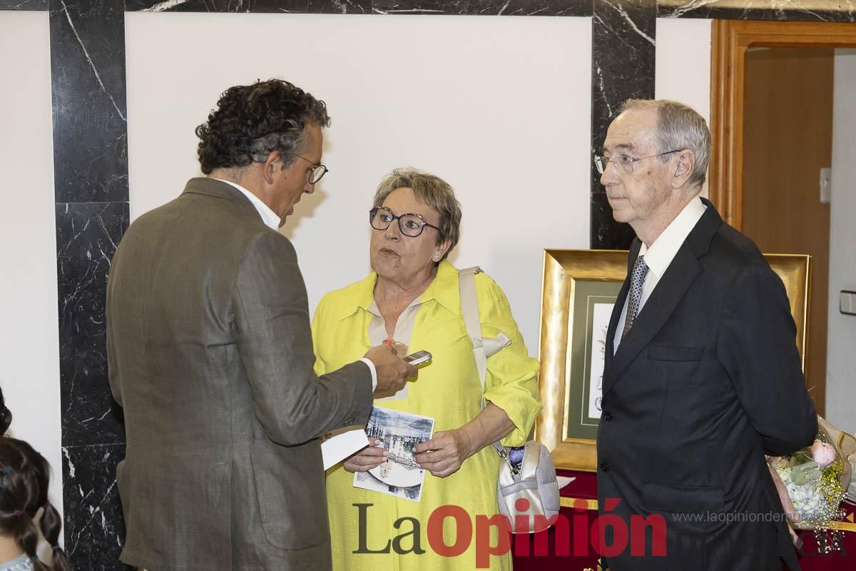 Así se ha vivido el emocionante acto del nombramiento de 'Hijo Predilecto' de Caravaca al doctor Juan Manuel Laborda