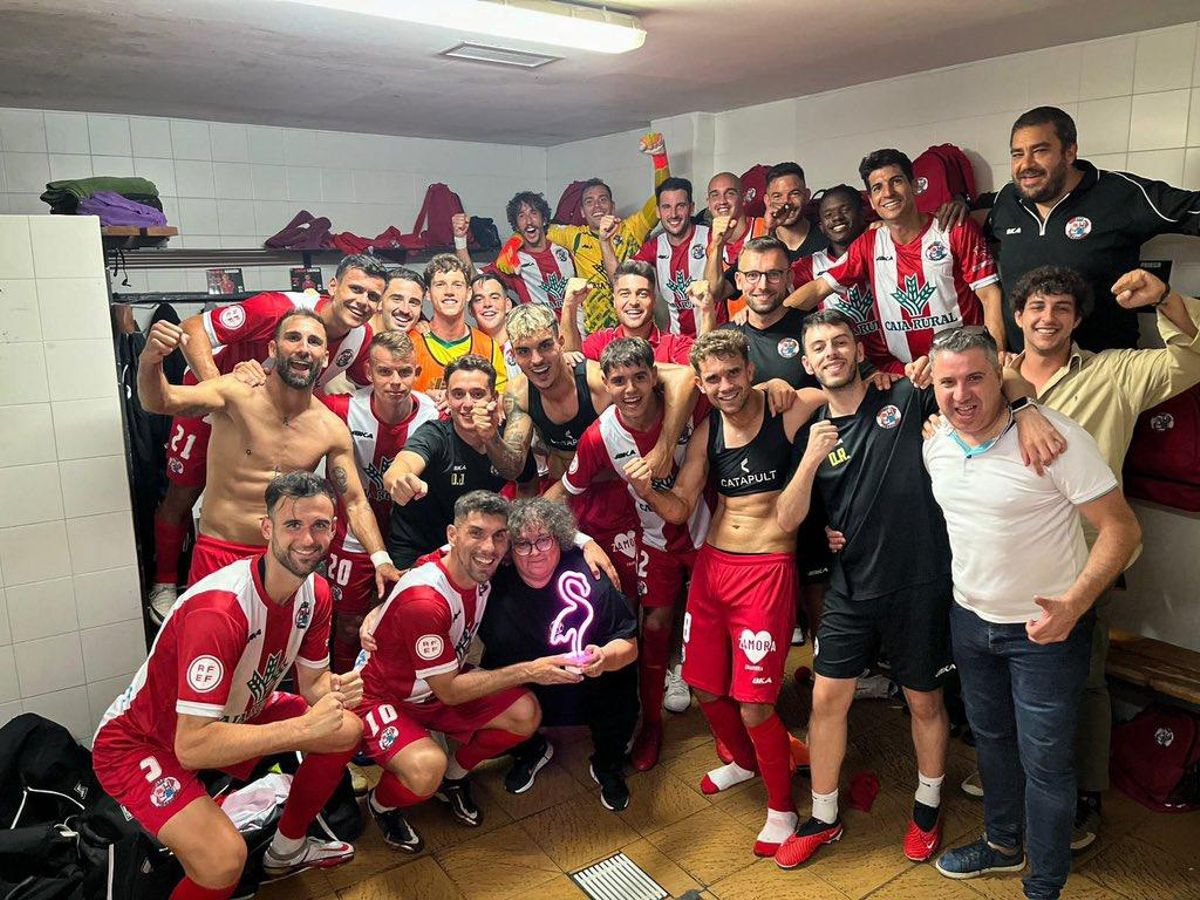 El Zamora CF celebra su victoria ante el Ourense