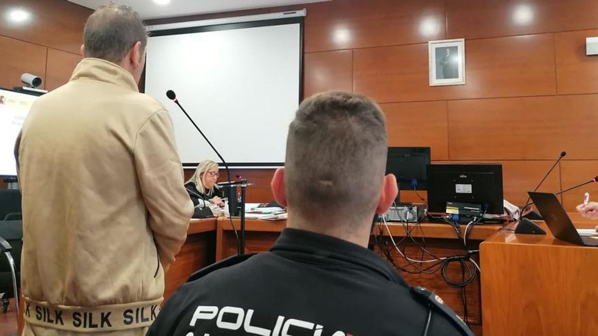 La acusada "Ramón" en el juicio celebrado ayer por quebrantar la orden de alejamiento de su exnovia.